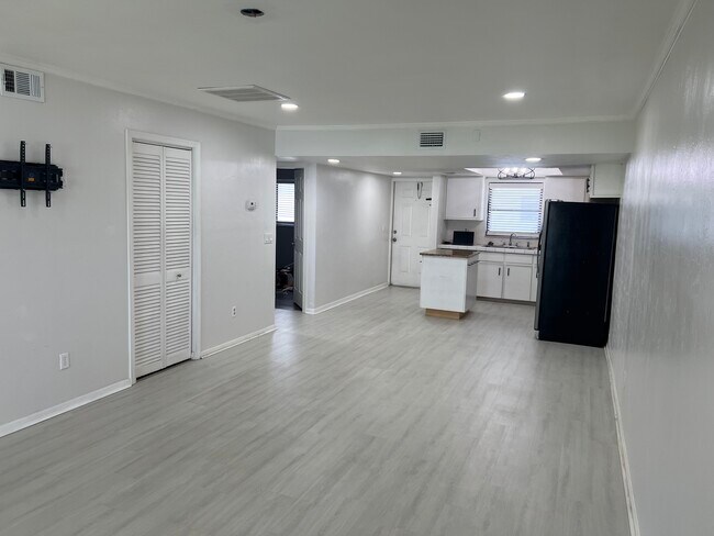 Building Photo - 28121 Pine Haven Way