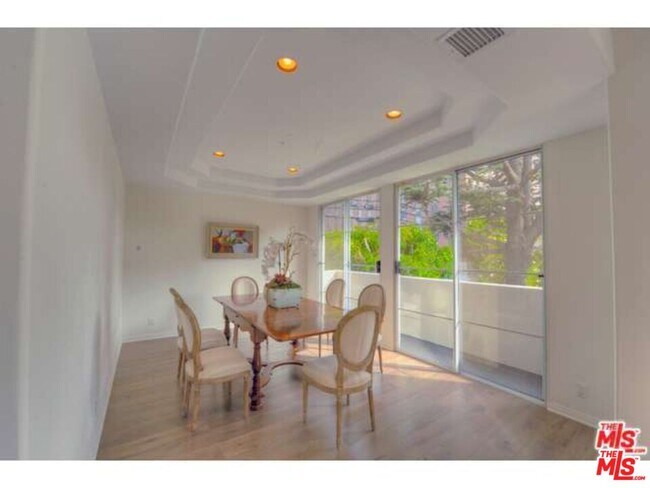 Building Photo - 1182 Wellesley Ave