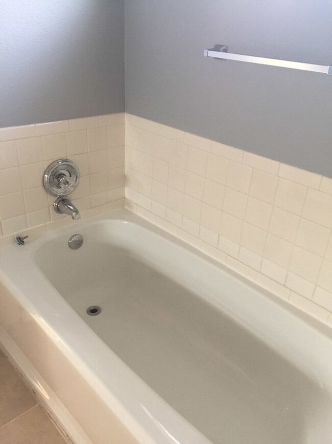 Building Photo - Lake Wales Rental!