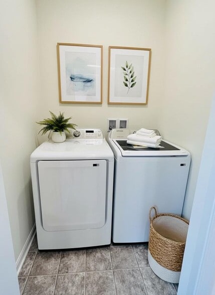 Building Photo - 715 Ravenshire Ct