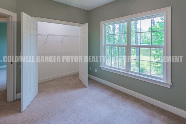 Building Photo - 1601 Bush Rd