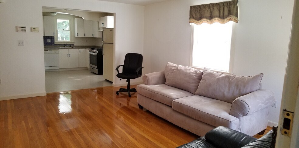 Living room - 42 Chandler St