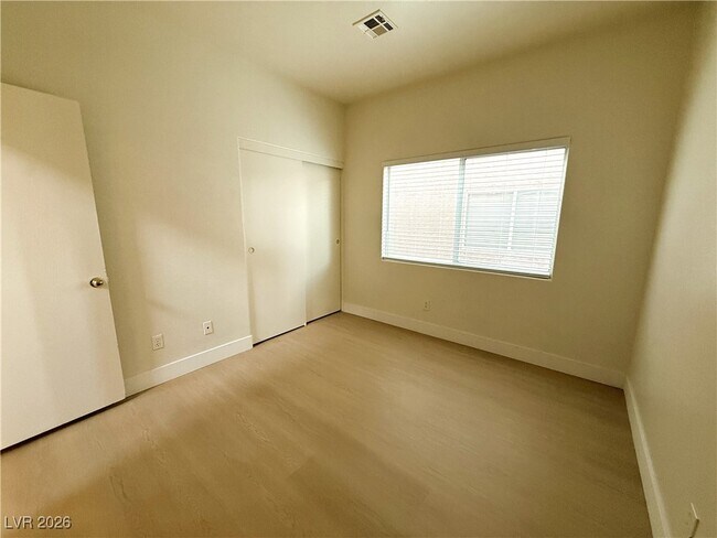 Building Photo - 6079 Clovelly St