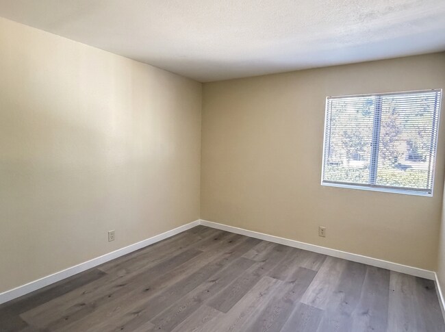 Building Photo - 2231 S Fern Ave