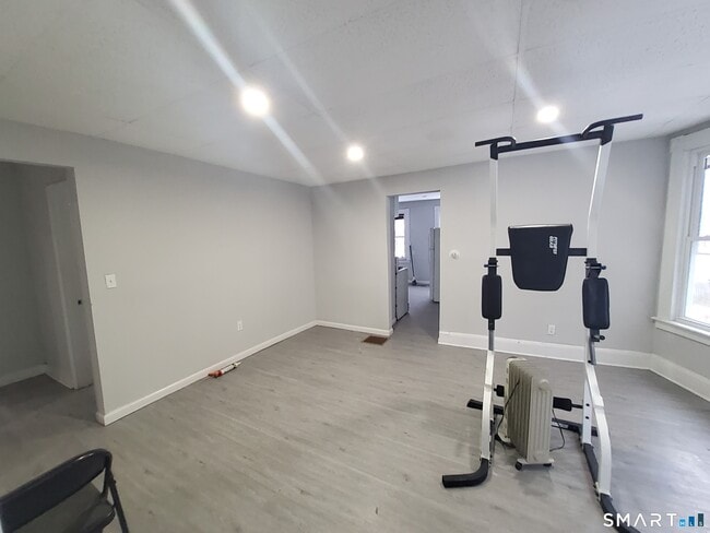 Building Photo - 11 Ridgewood St