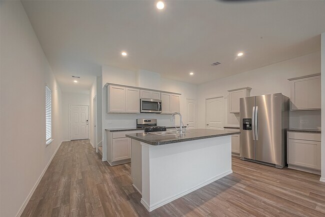 Building Photo - 5630 Avalon Woods Dr