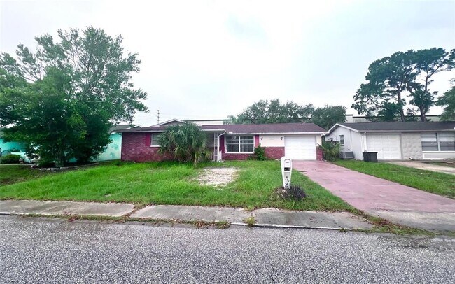 Building Photo - 7204 Isle Dr