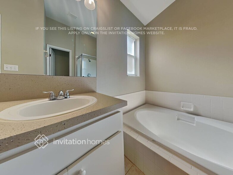 Building Photo - 11815 Easthampton Dr