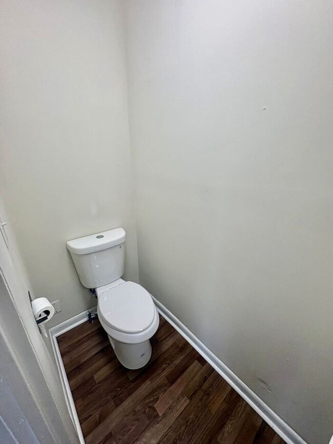 Building Photo - 3 Bed /2.5 Bath East Nash!