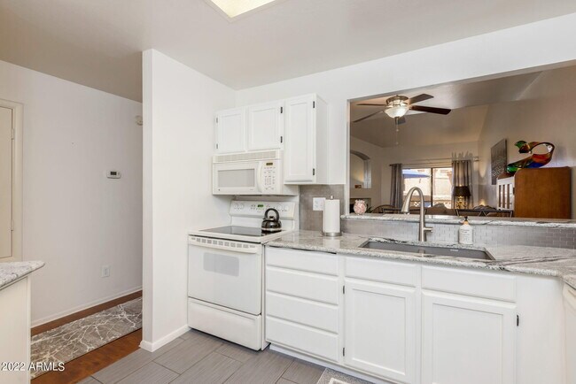 Building Photo - 930 N Mesa Dr