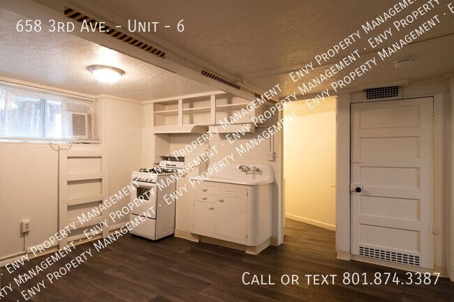Building Photo - 658 3rd Ave