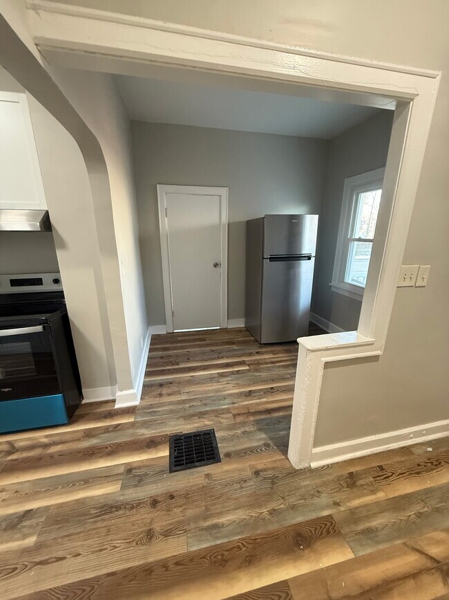 Building Photo - 533 Fairwood Ave