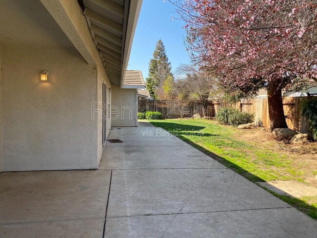 Building Photo - 1239 El Portal Dr