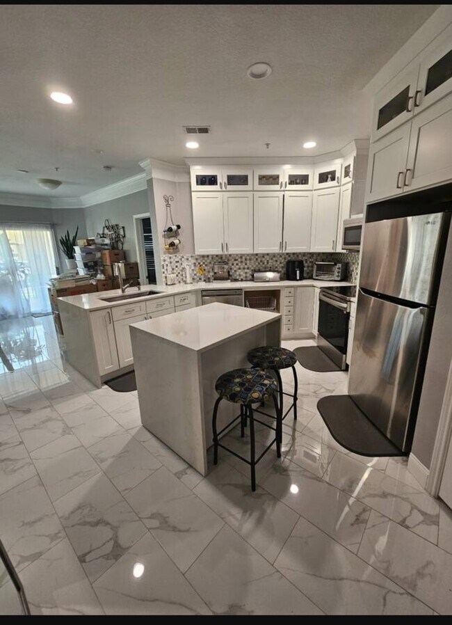 Kitchen - 4333 Bayside Village Dr