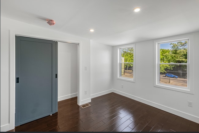 Building Photo - BEAUTIFULLY RENOVATED on the best block in Remington