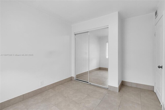 Building Photo - 11398 Royal Palm Blvd