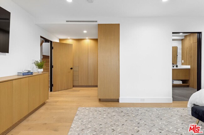 Building Photo - 3909 Villa Costera