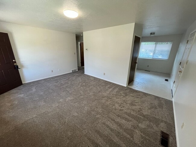 Building Photo - Lovely duplex for rent in Orem
