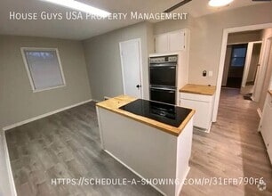 Building Photo - 4616 E Linwood Blvd