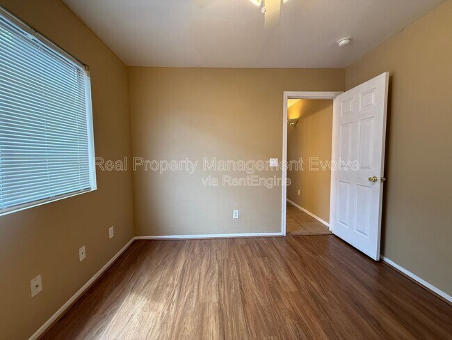 Building Photo - 1526 S 217th Dr