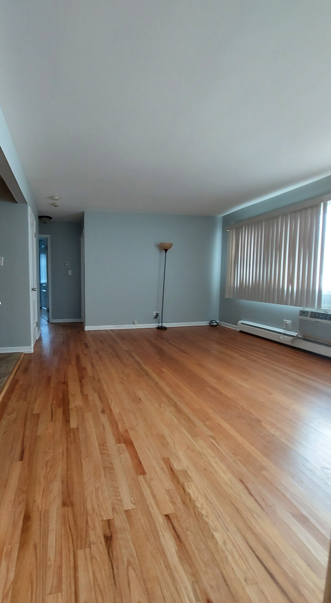 Building Photo - 320 Beach Ave