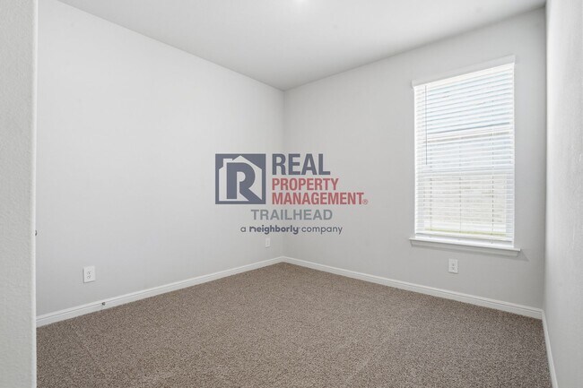 Building Photo - Spacious 5-Bedroom Home with Contemporary Living Spaces