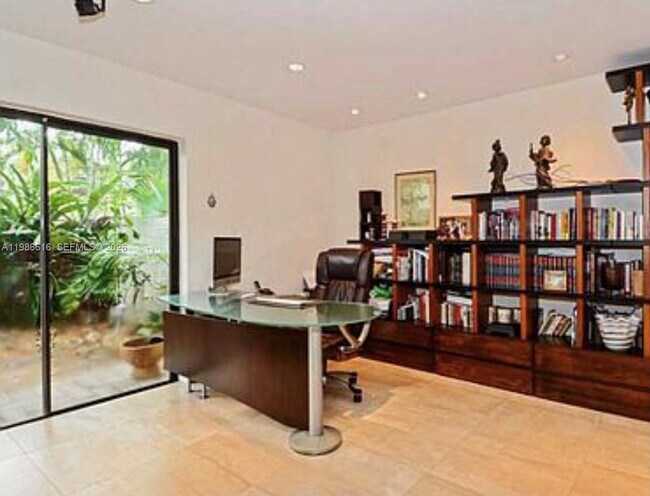 Building Photo - 2991 Lakewood Ln