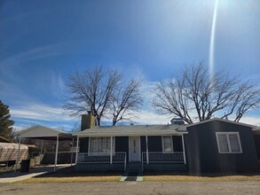 Building Photo - Furnished Three Bedroom Home With Flexible Lease Terms