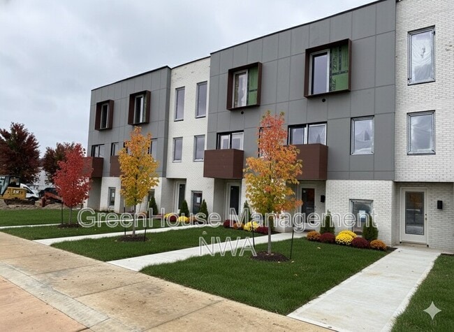 Building Photo - 840 SE 8th St