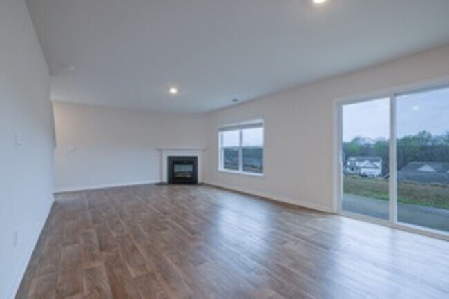 Building Photo - 4 Bedroom Home in Pendleton, SC