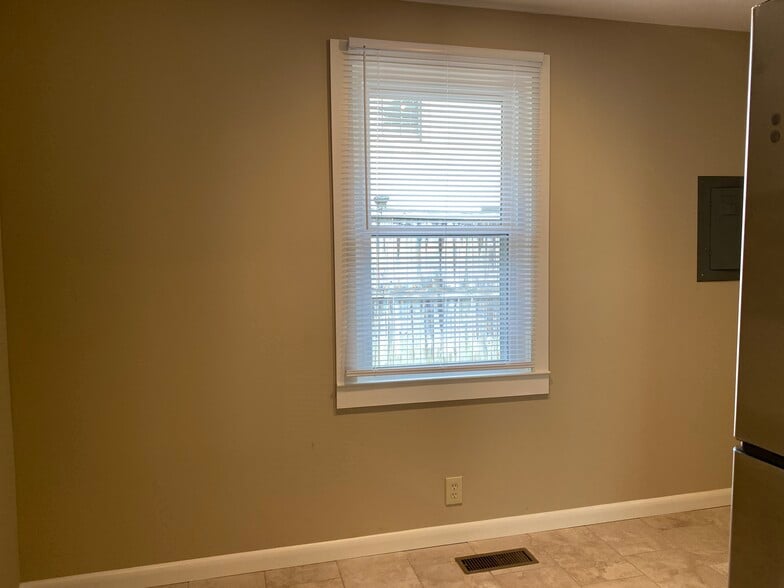 Building Photo - 3003 Oakland Ave