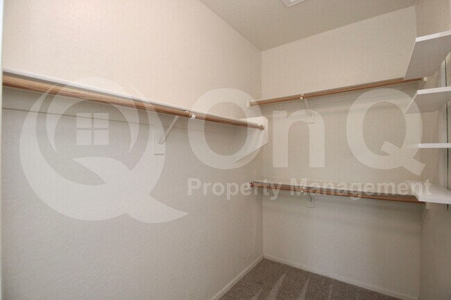 Building Photo - 525 N Miller Rd