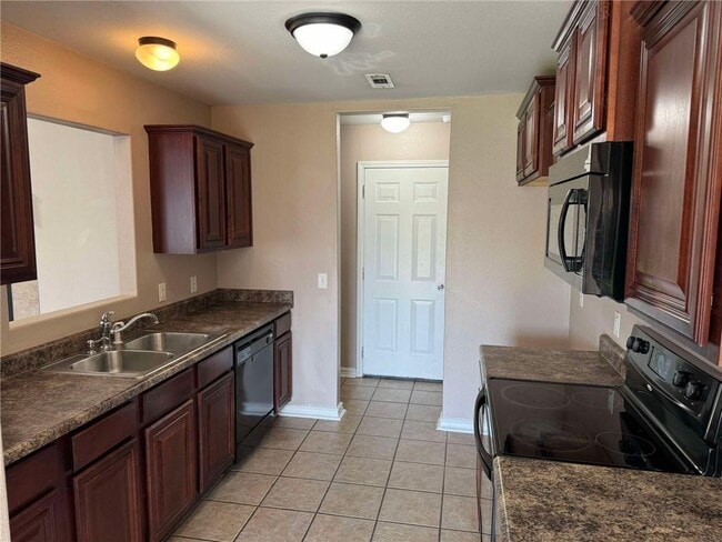 Building Photo - 1007 Raspberry St