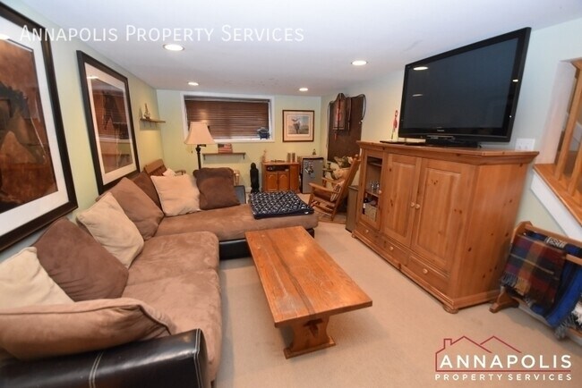Building Photo - 957 Highpoint Dr
