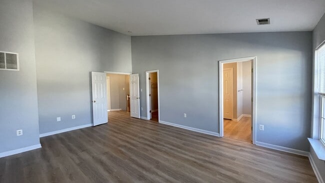Building Photo - Idlewild Townhome