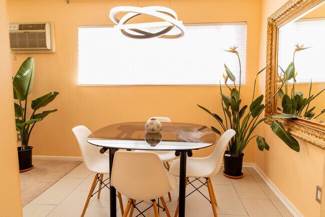 Building Photo - 960 Larrabee St