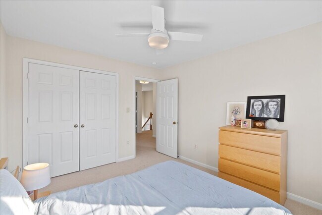 Building Photo - Beautiful End-Unit Townhome with Spacious Interior and Outdoor Living