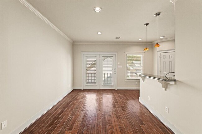 Building Photo - 1053 W 16th St