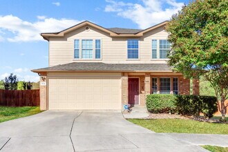 Building Photo - "Charming 3-Bedroom Home with 2.5 Baths an...