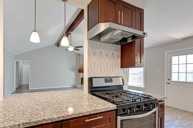 Building Photo - 1003 Shadow Mountain Dr