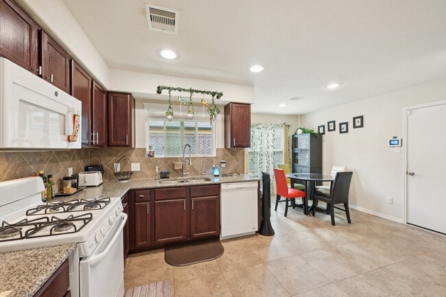 Building Photo - 2222 Mountain Quail Wy