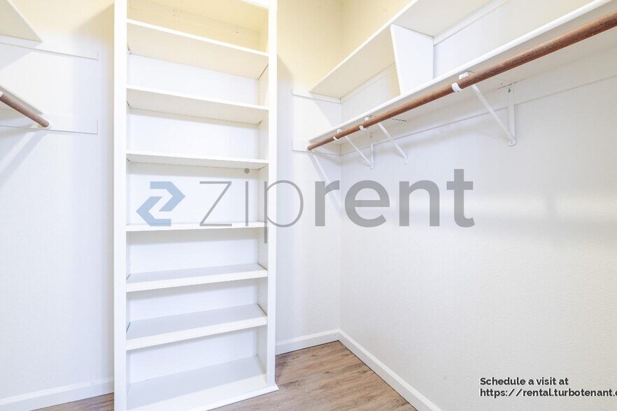 Building Photo - 2703 Albany Ave