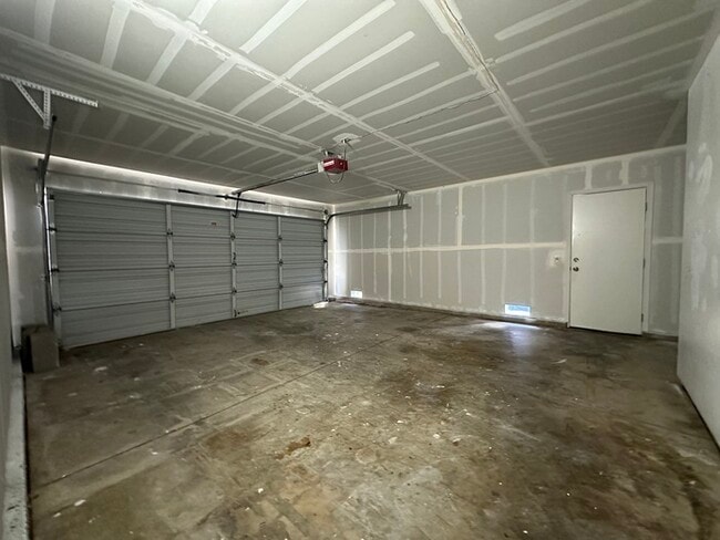 Building Photo - 8613 Tiogawoods Dr