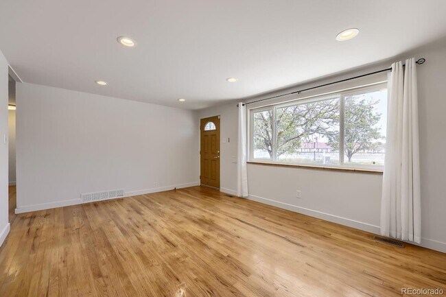 Building Photo - 1640 Buchtel Blvd S