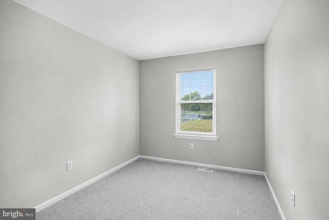 Building Photo - 13 Hopewell Ln