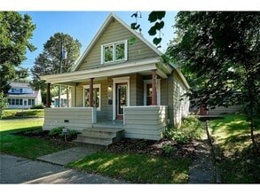 Building Photo - 894 23rd Ave SE