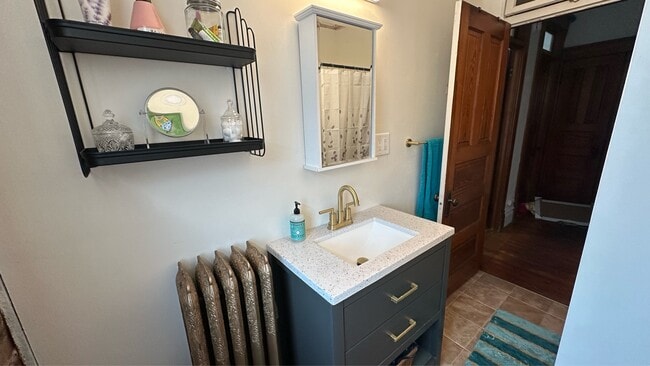 Building Photo - 155 E 12th St