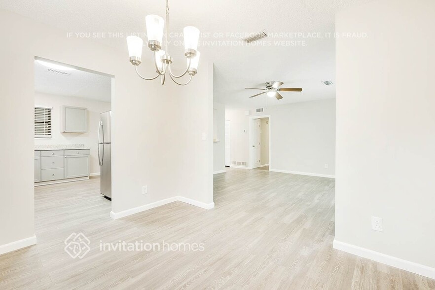 Building Photo - 2203 Burpee Dr