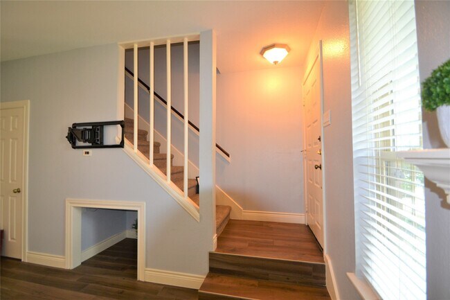 Building Photo - 2626 North Blvd