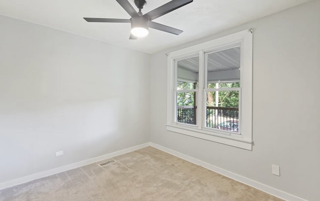 Building Photo - 608 Hill Ln